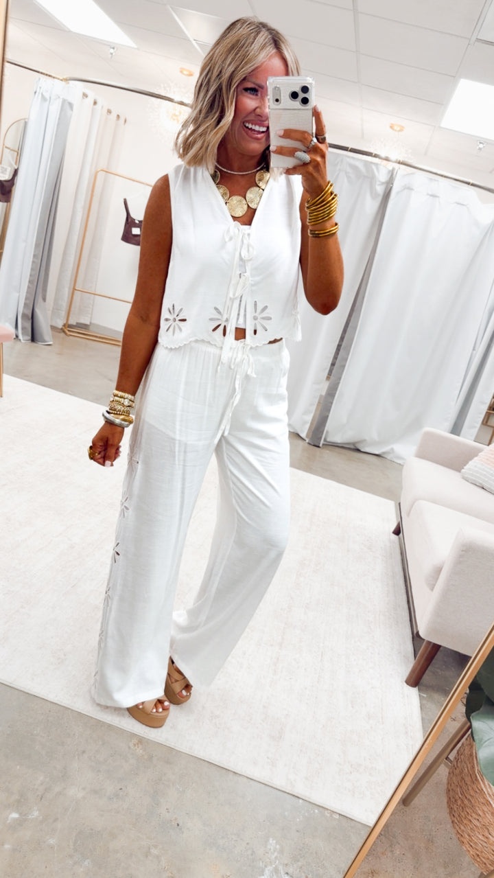 The Daisy Bloom Eyelet Set