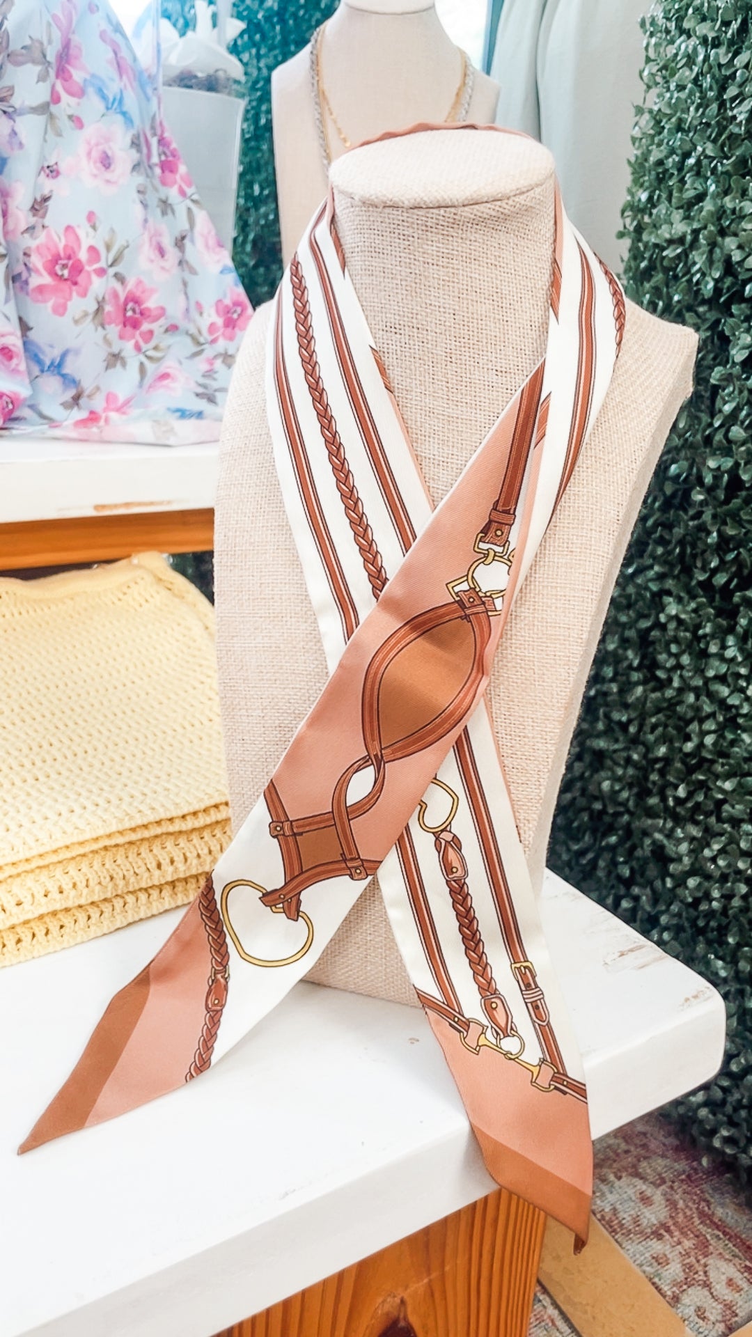 The Brown Heart Link Scarf Necklace
