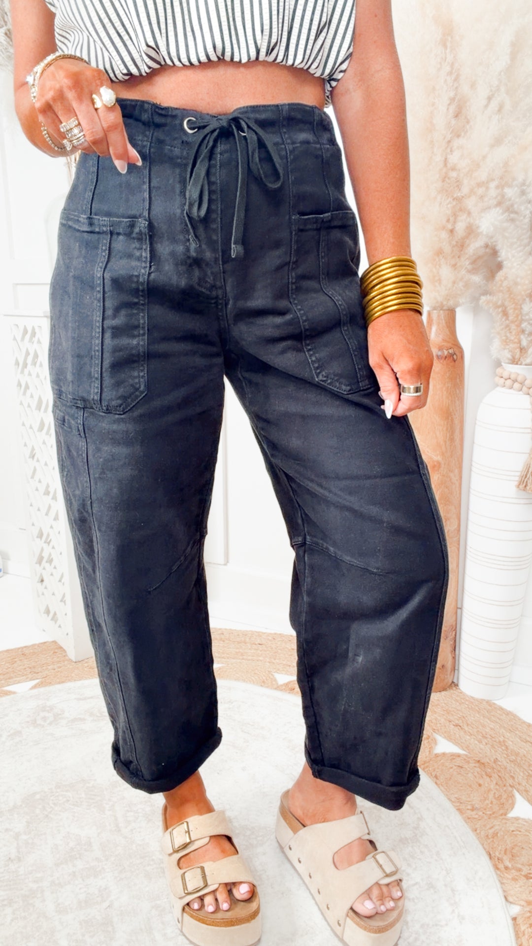 Cropped Cargo Barrel Jeans-Black