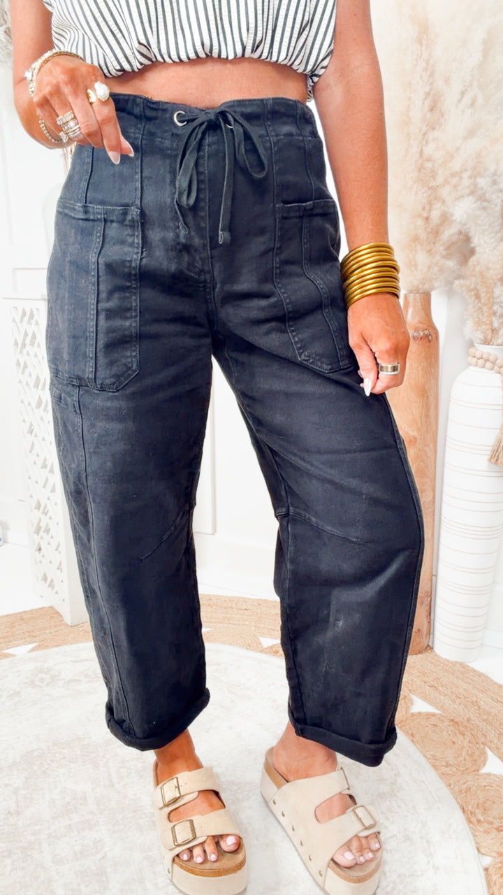 Cropped Cargo Barrel Jeans-Black