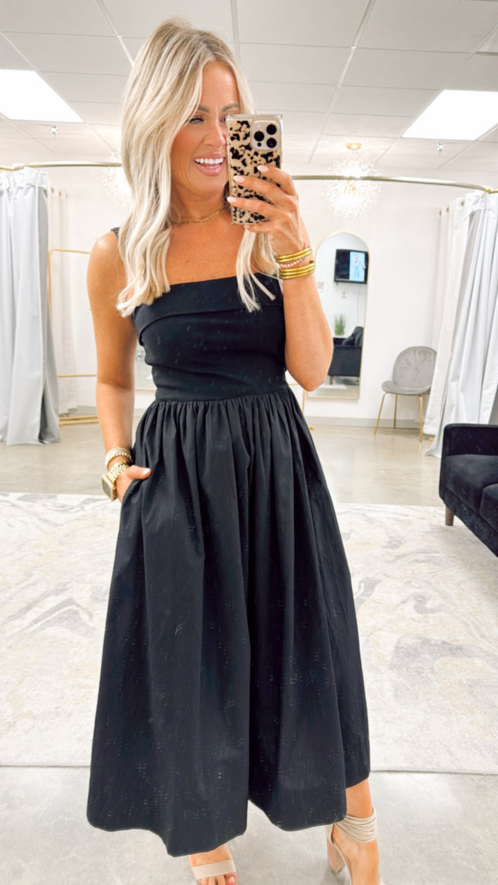 Chic Harmony Midi Dress-Black