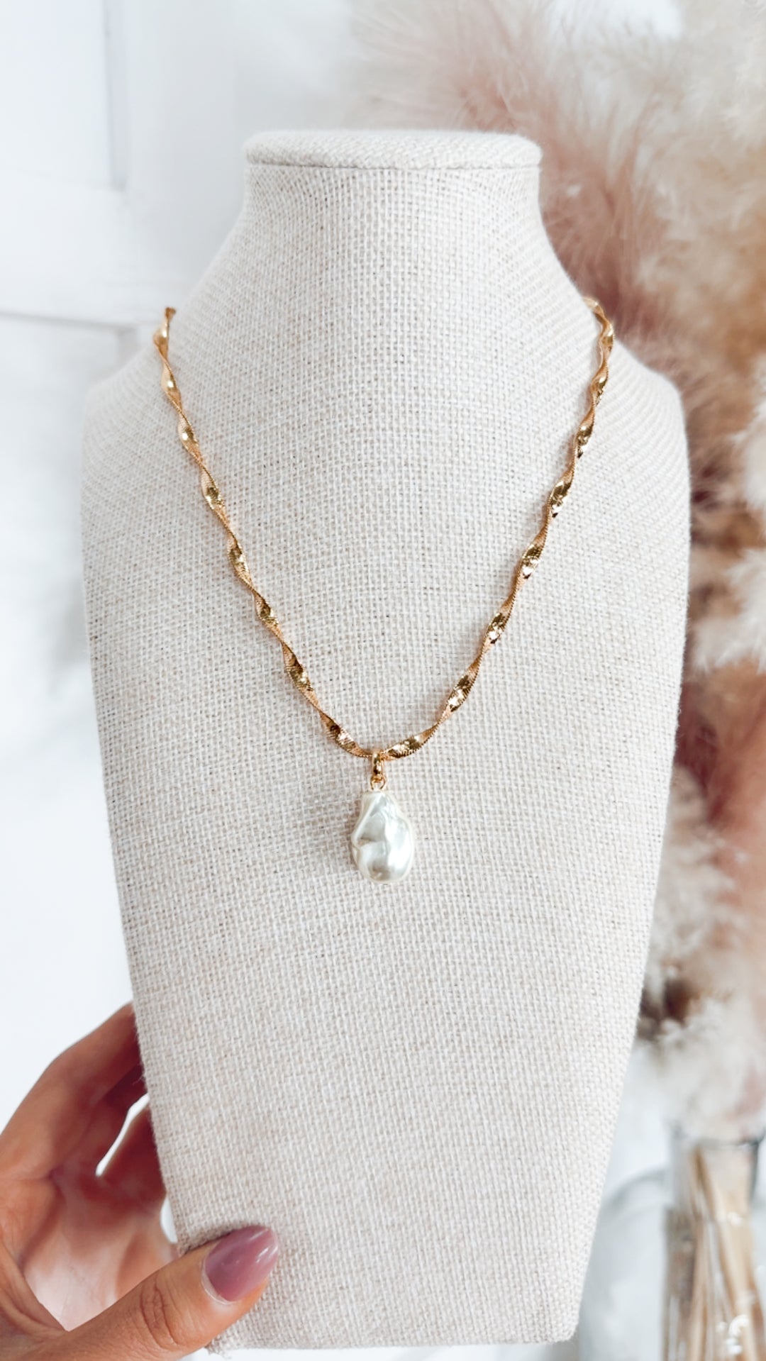 Pearl & Twist Necklace