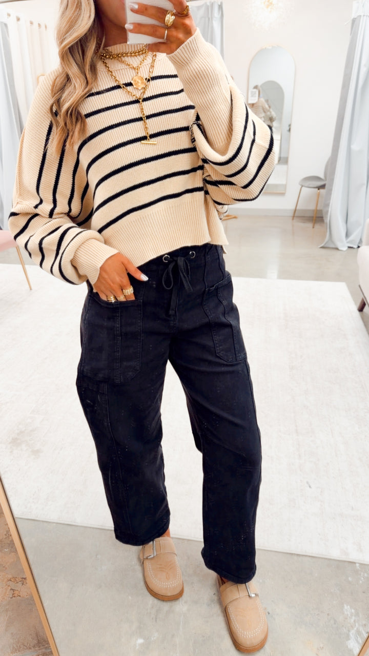 Cropped Cargo Barrel Jeans-Black