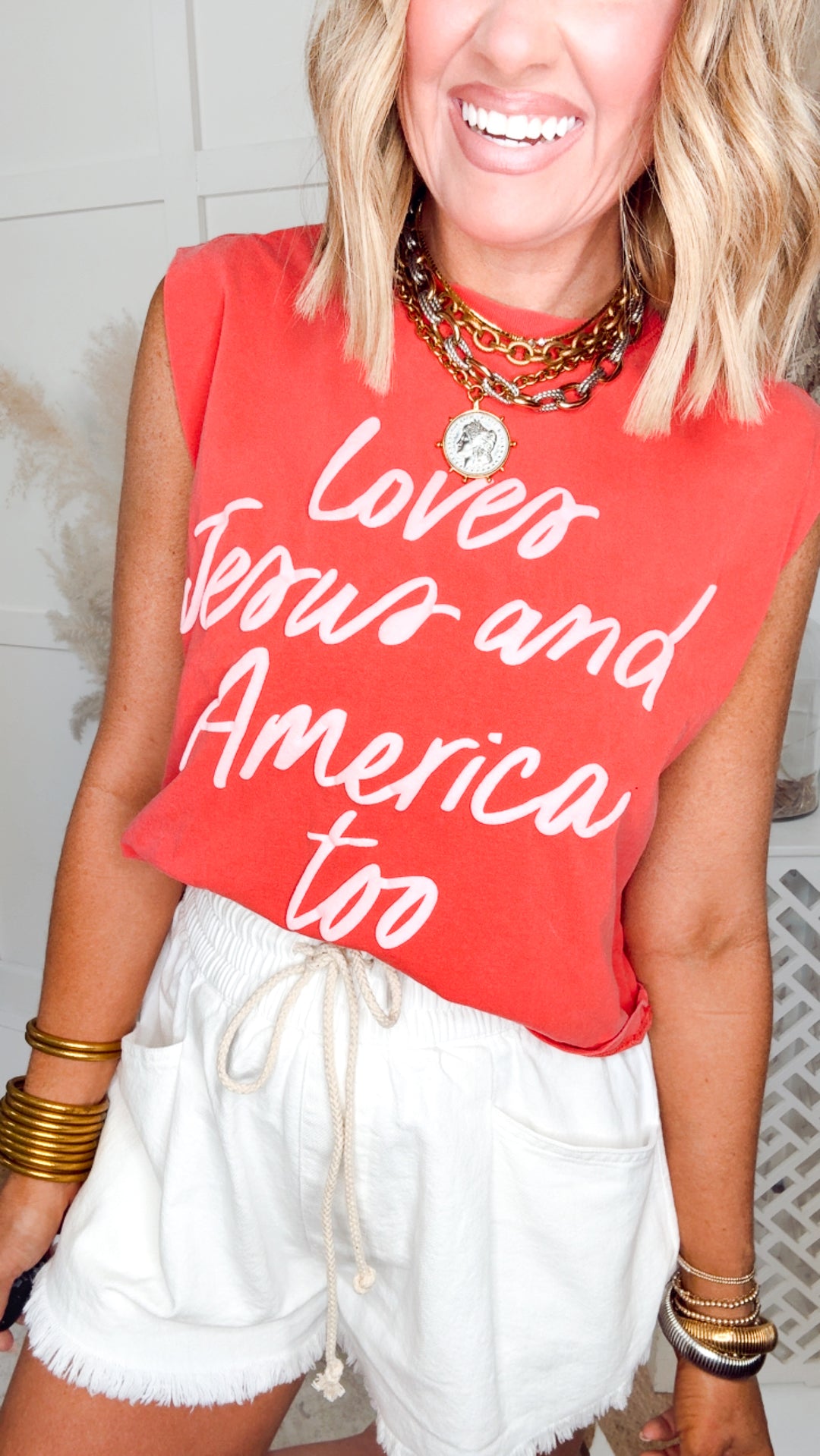 Loves Jesus and America too Muscle Tank