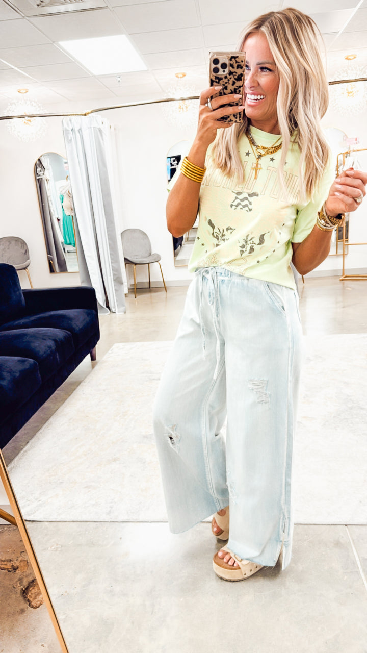 World Tour Rock N Roll Cropped Tee-Lime