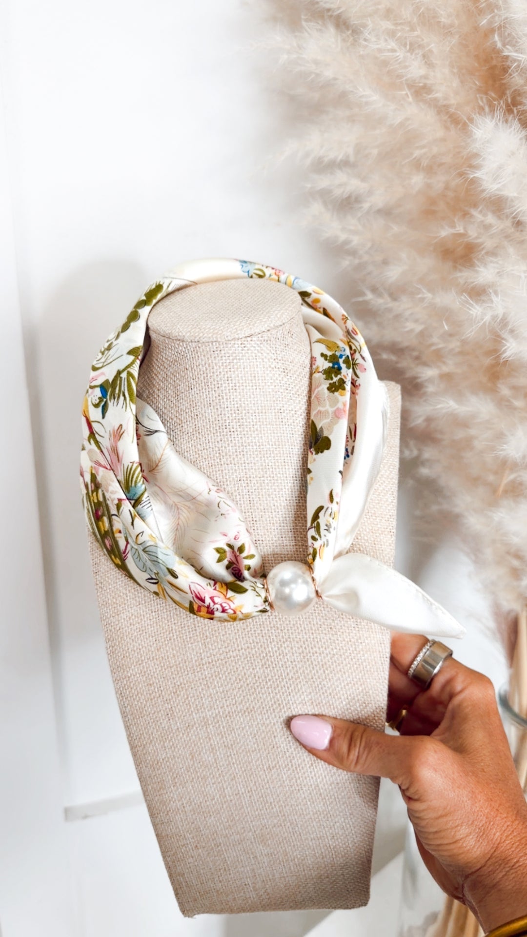 The Genevieve Magnet Scarf Necklace-Ivory Multi