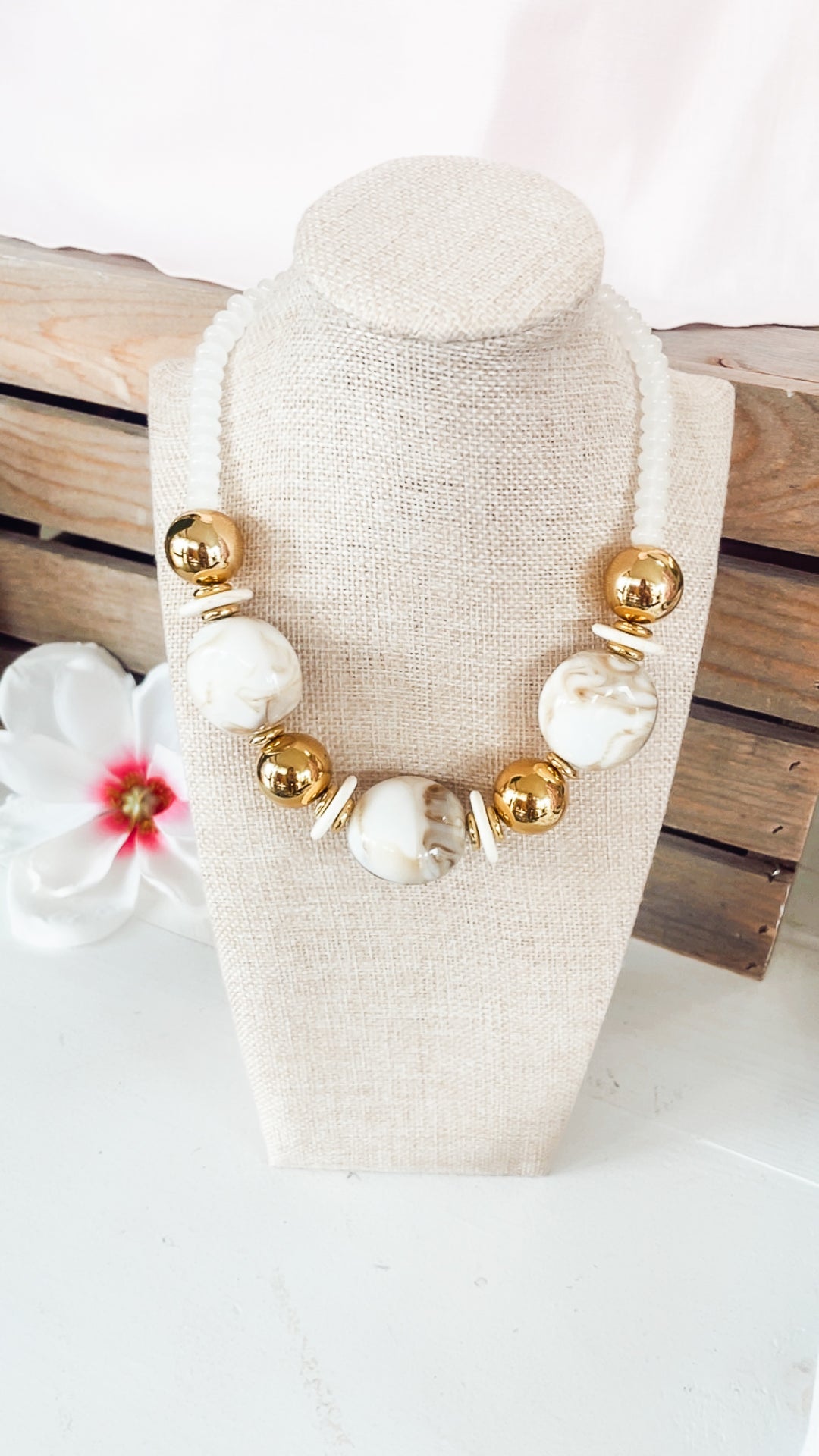 The Round Top Cream Necklace