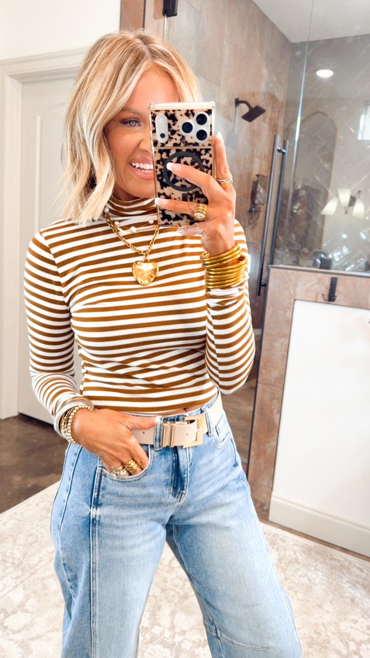 The Lark Turtleneck Top-Brown/White