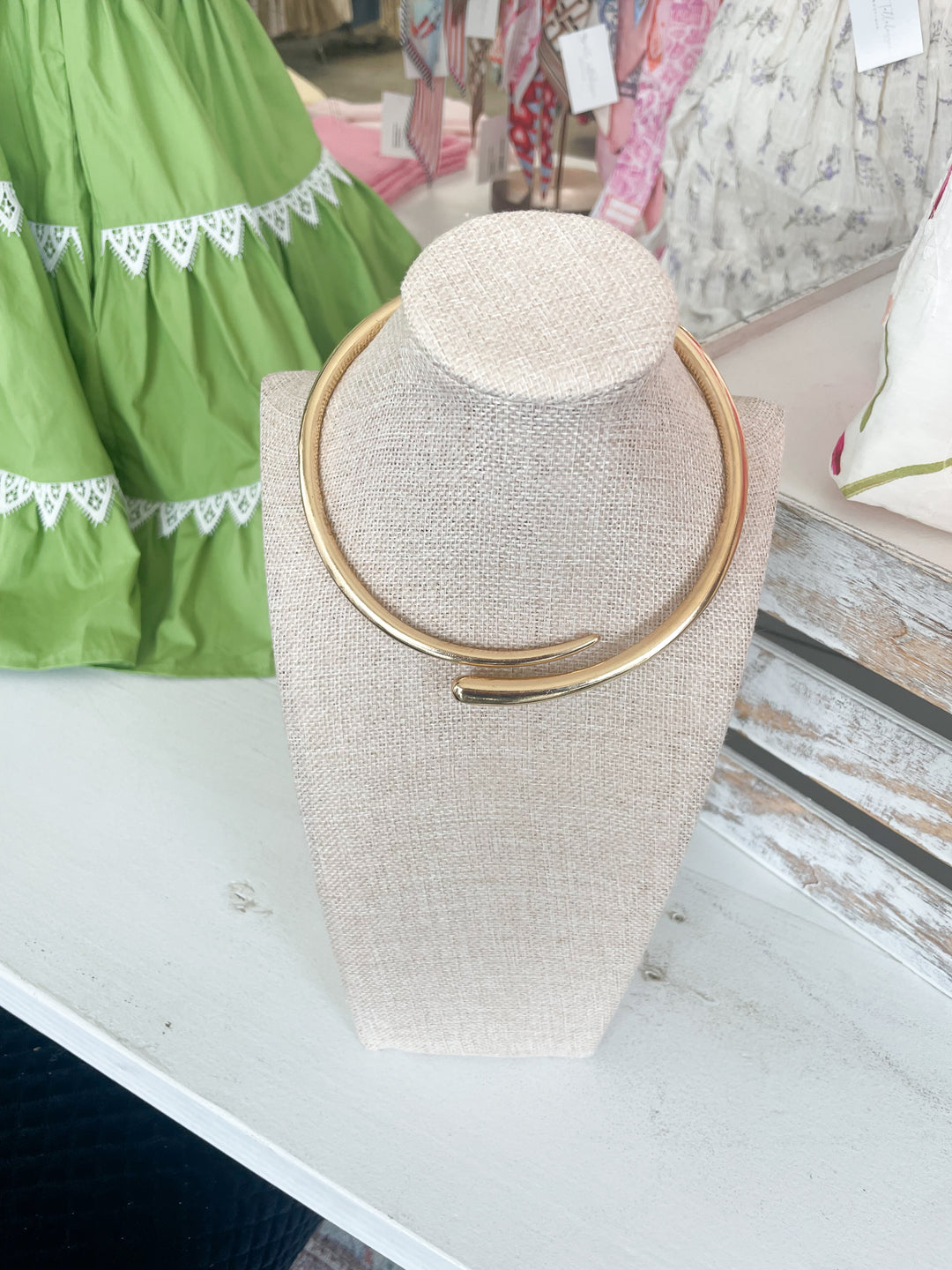 Graduated Open Choker-Gold