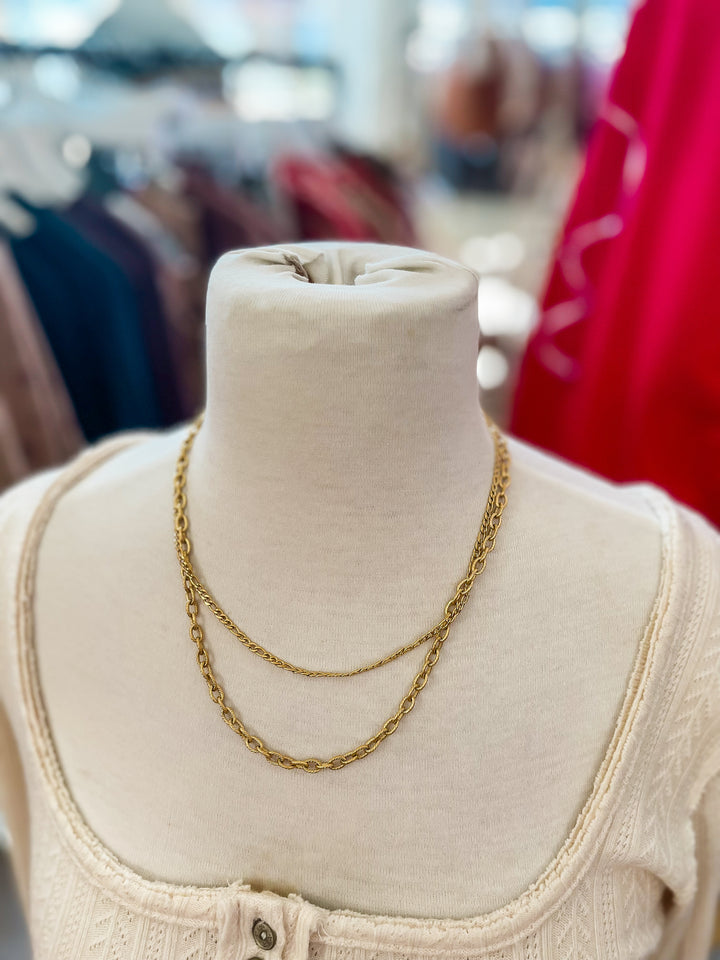 Mila Necklace