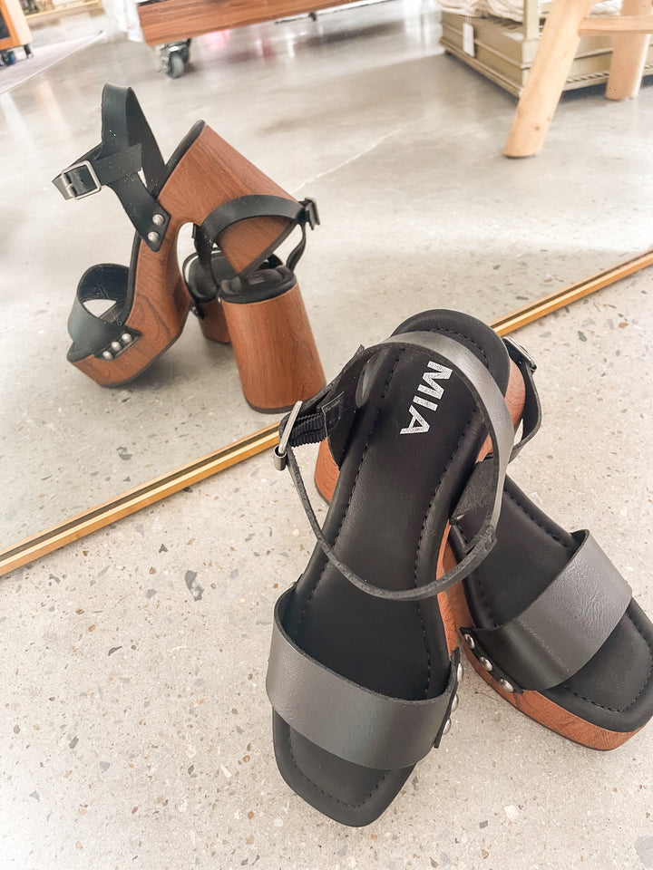Mia Electrah Platform Sandal-Black